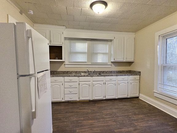 2nd image of 320 Dixie Broadway