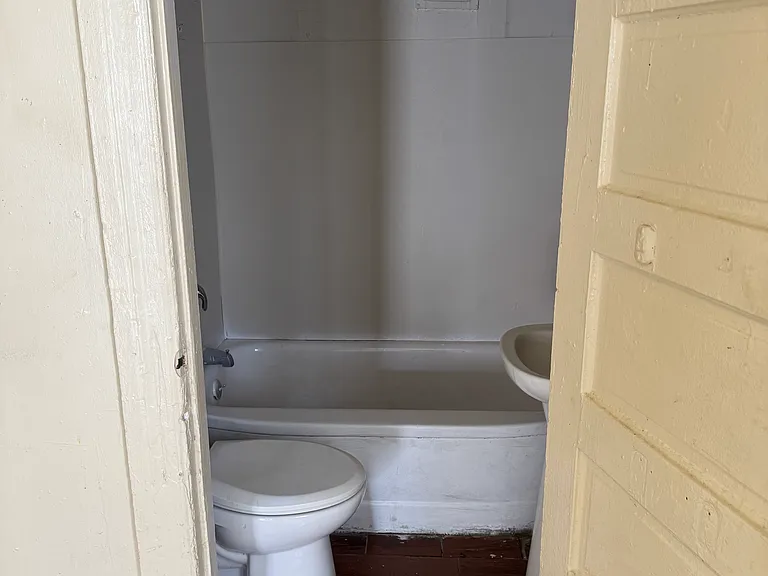 2267 Danforth St — Photo 7