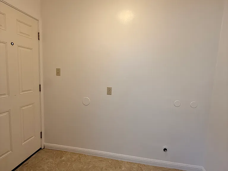 2556 Grant Ave — Photo 11