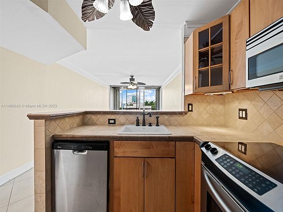 5th image of 4501 NE 21st Ave APT 414