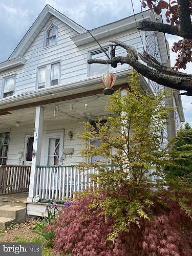 2nd image of 634 Laurel St