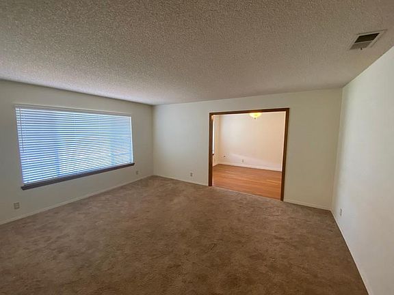 3rd image of 865 E Melinda Ct