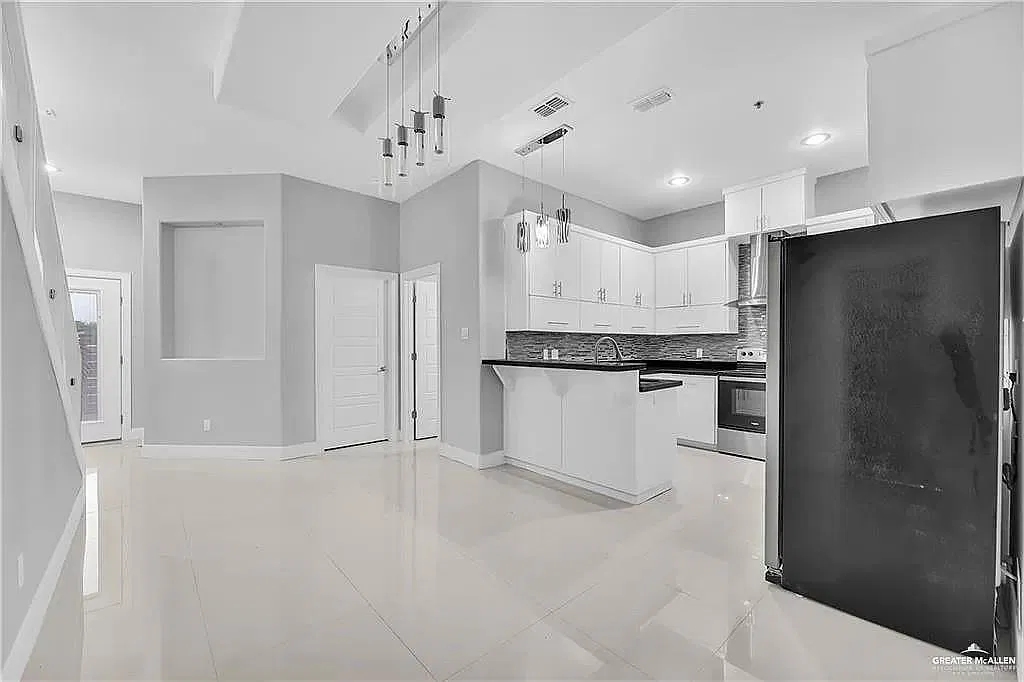 3 bed, 3.0 bath, 1739 sqft, $1,750 — Photo 3