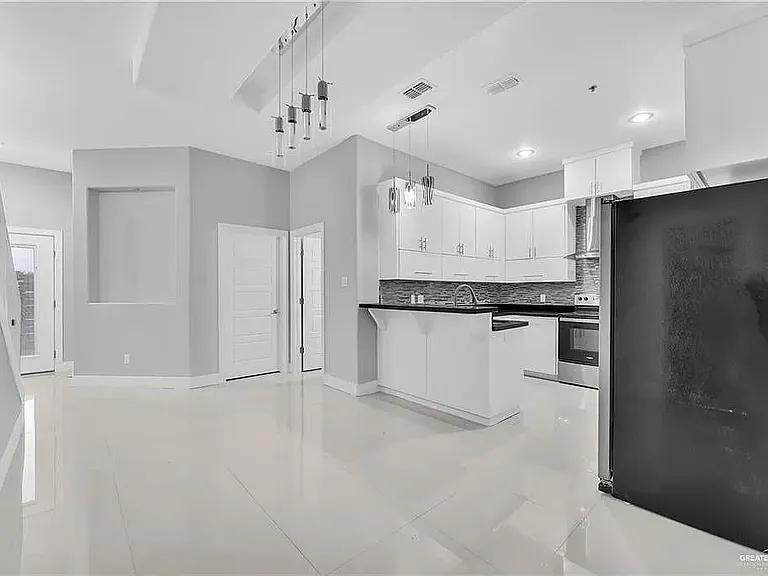 3016 S L St #1 — Photo 3