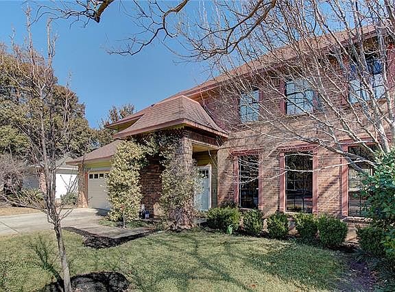 3rd image of 13105 Briar Hollow Dr