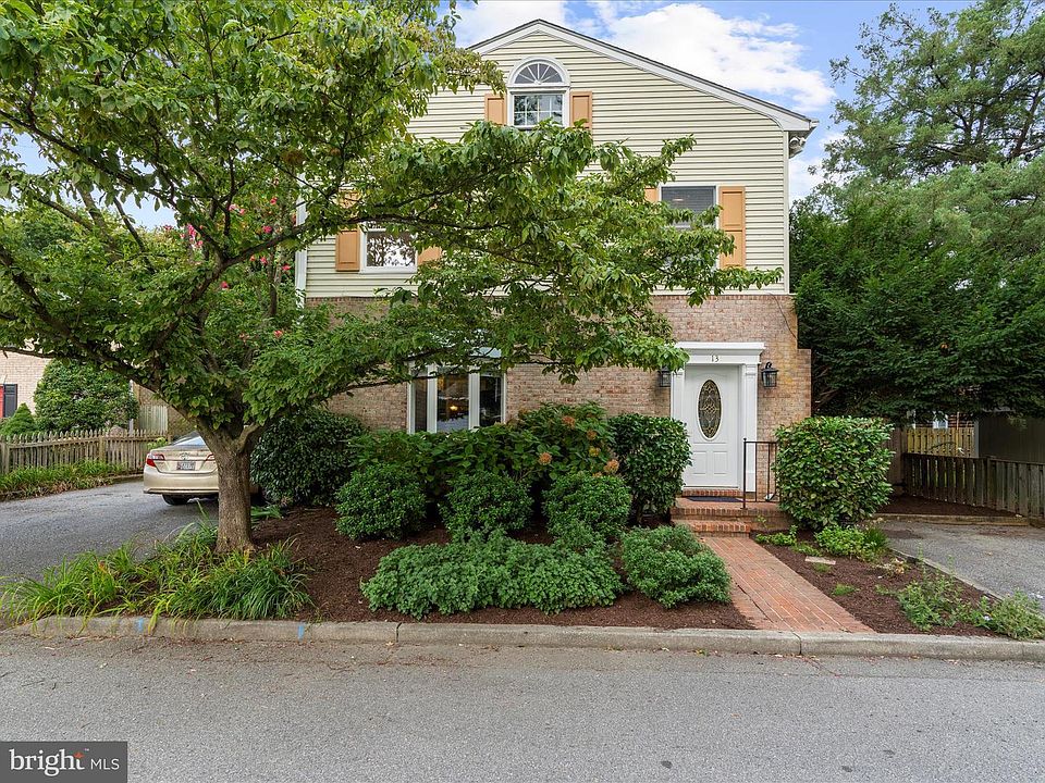 1st image of 13 N Thoroughgood Ln #24