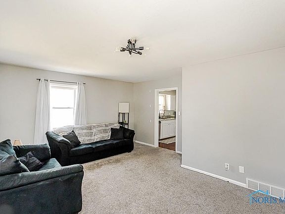 3rd image of 1138 Holgate Ave