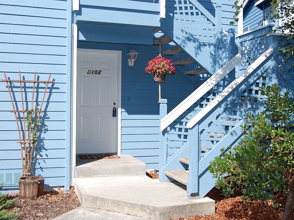 1st image of 537 NE Ellis Way #102