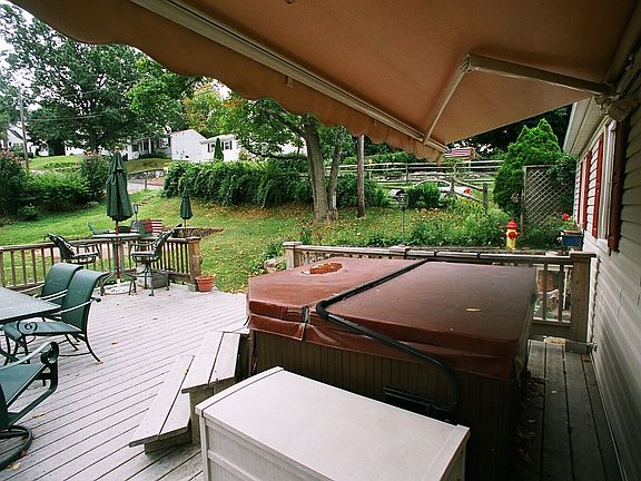 Deck/Hot Tub