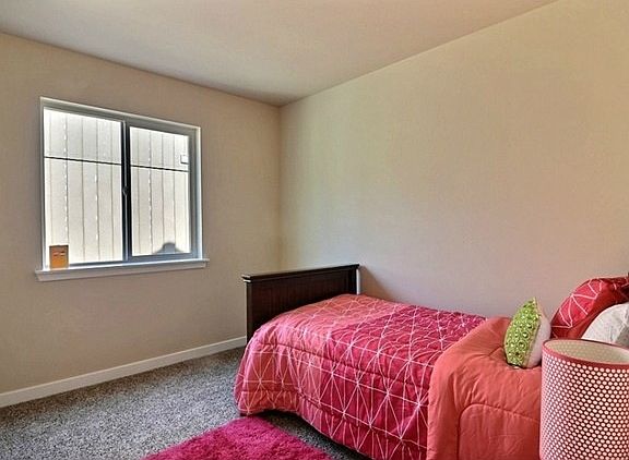 5th image of 791 Courage Ct SE