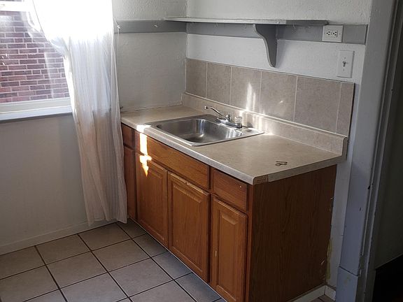 2nd image of 2356 Klemm St #2