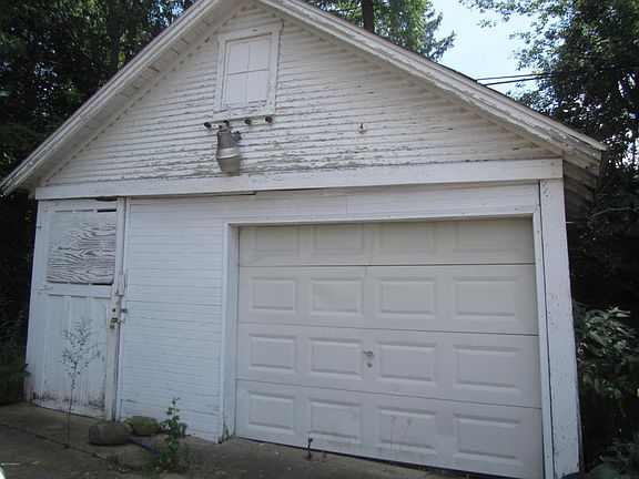 5th image of 95 Bowen Ave