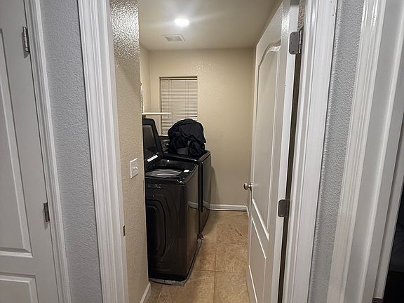 4th image of 912 Kiwi St