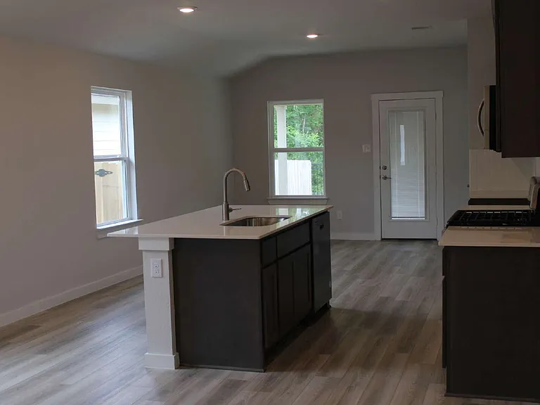 927 Lady Bird Ln — Photo 6