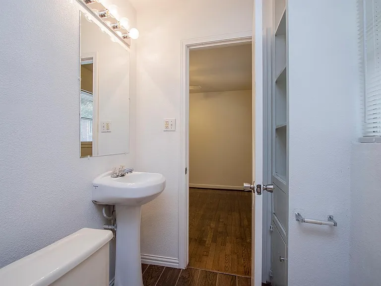 4207 Mount Vernon St #13 — Photo 9