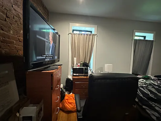 Rented by Yup Realty LLC | media 10