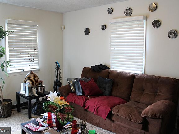 4th image of 9212 Lincoln Ave