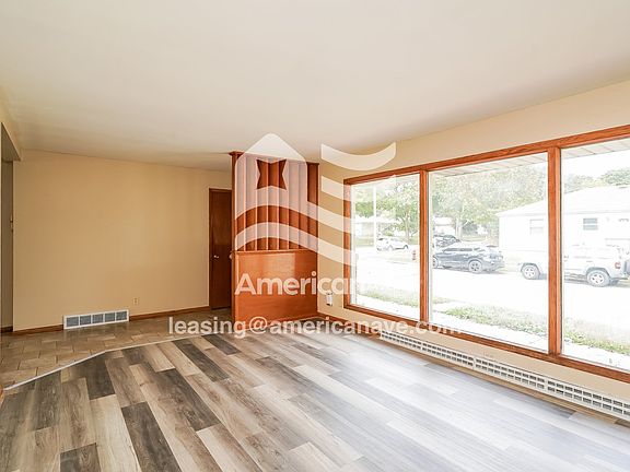 1537_003_living_room_4.jpg