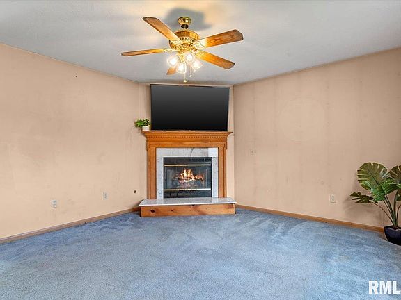 5th image of 905 Helene St