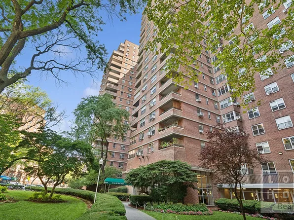 570 Grand Street image 13 of 19