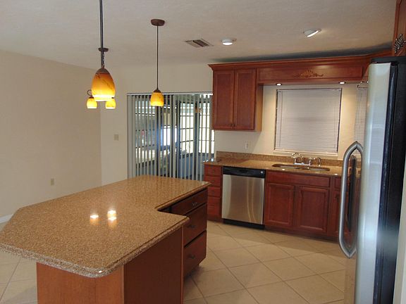 5th image of 4576 Santiago Ln