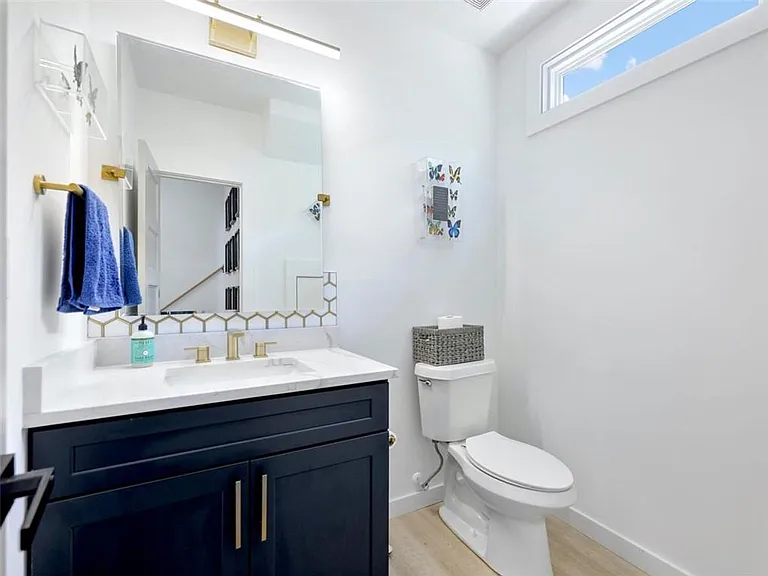 379 Enota Pl SW — Photo 6