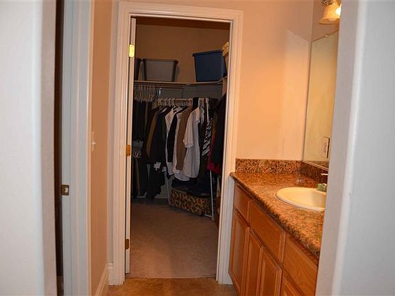 5th image of 338 Curran Ave