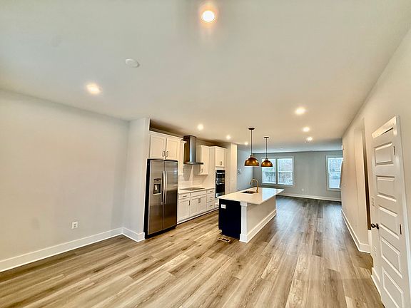 4th image of 10129 Blue Wing Ln