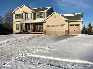 11975 N Meadow Curv, Lindstrom, MN 55045