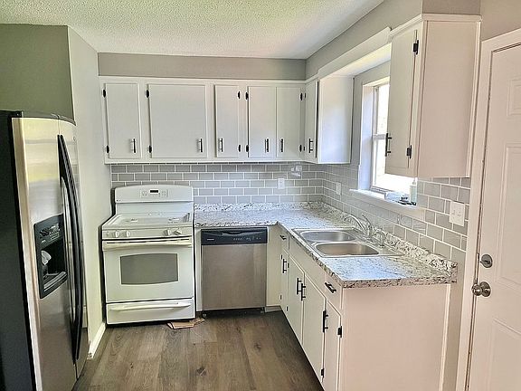 4th image of 4913 Alma St