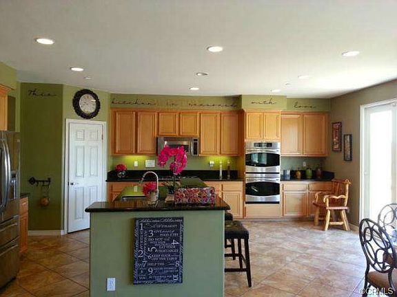 3rd image of 15643 Syracuse Ln
