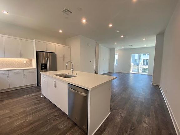 5th image of 1419 W Cara Dr