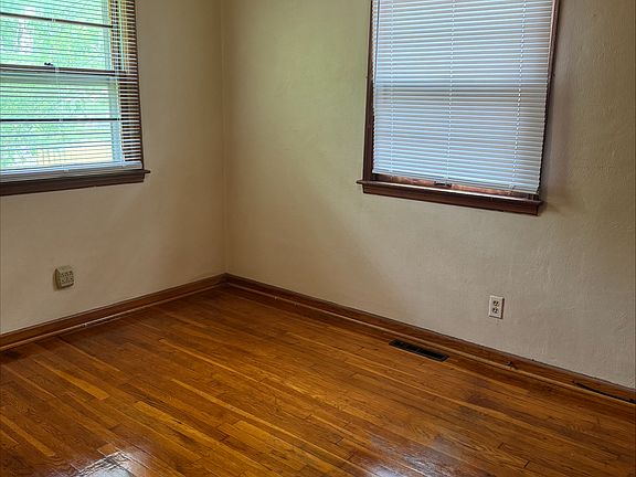 3rd image of 3143 Grasmere Ave