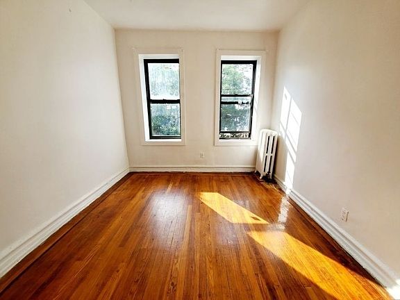 4th image of 674 47th St APT 4L