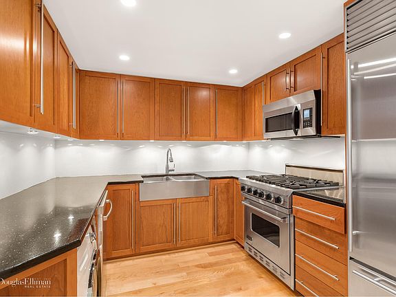 4th image of 135-145 W 70th St #8H