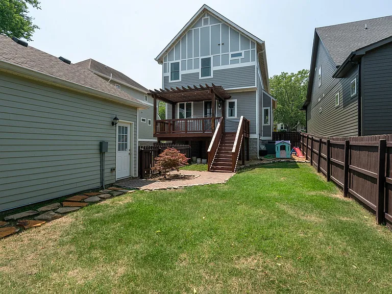 1811A Tammany Dr — Photo 23