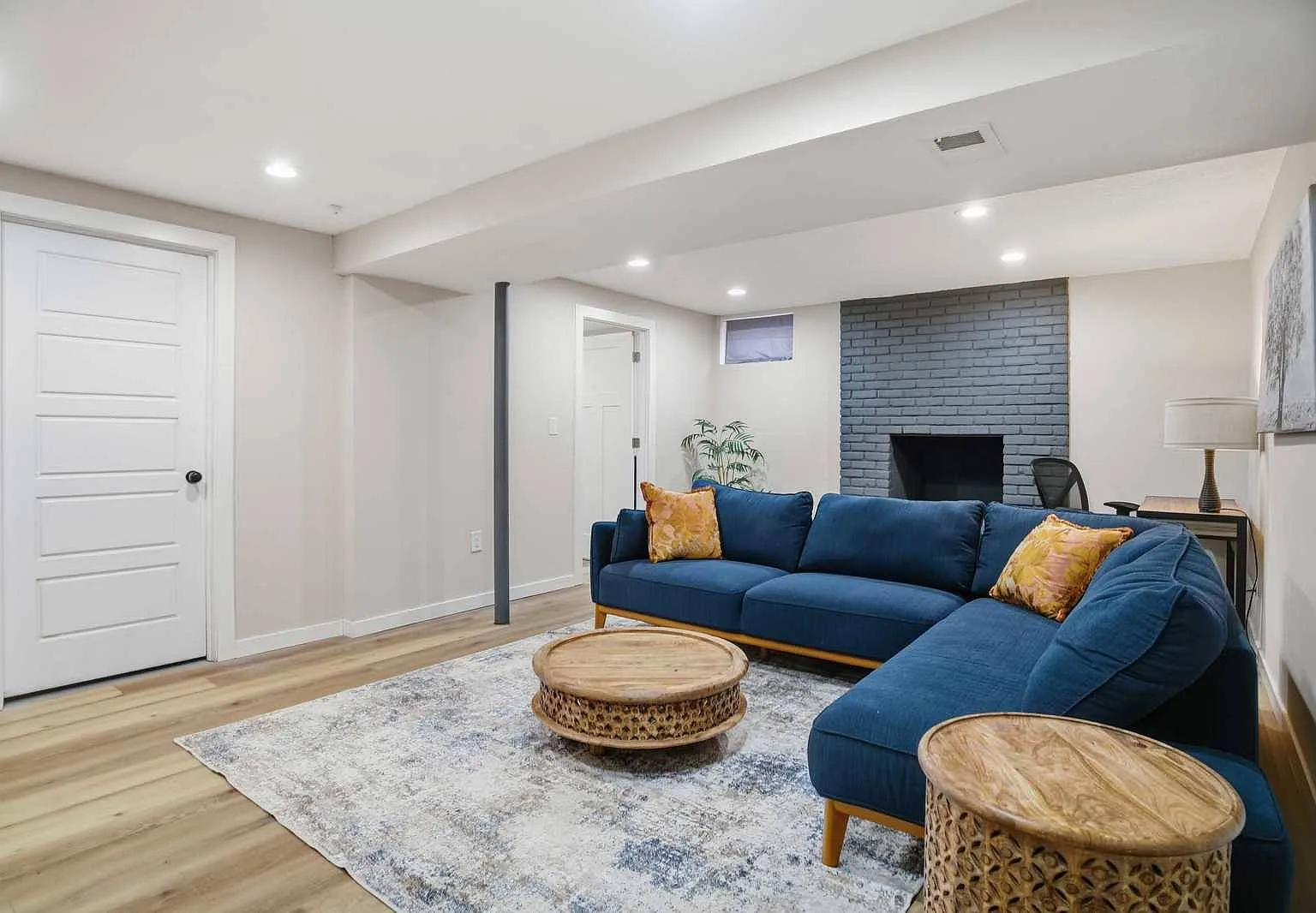 4 bed, 1750 sqft, $5,500 — Photo 2