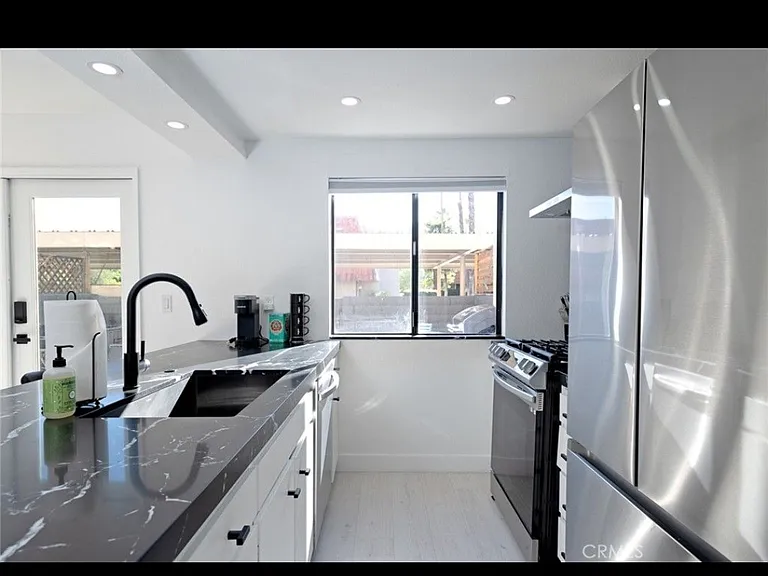 2252 N Indian Canyon Dr #B — Photo 3