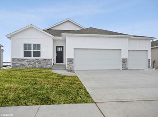 5444 Rowling Dr, Ames, IA 50014