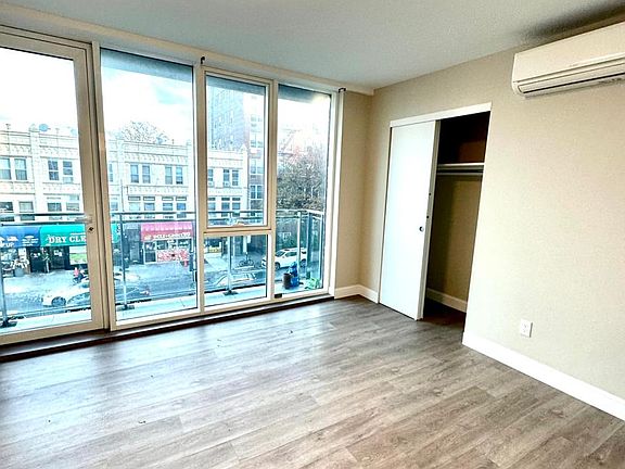 4th image of 2130 Ocean Ave #3