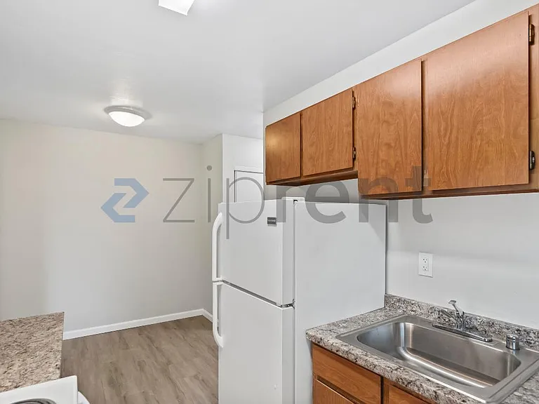 1185 Meadow Ln #109 — Photo 9