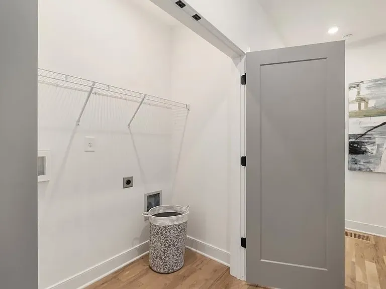 1237 Memorial Dr SE #102 — Photo 15