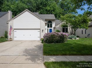 2460 Hawthorne Way, Saline, MI 48176