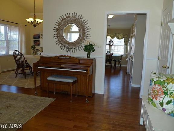3rd image of 208 Braeburn Dr