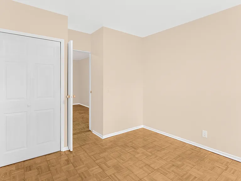 529 E 13th St #4A — Photo 8