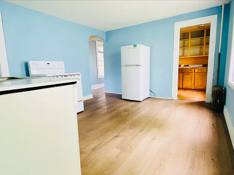 328 Newton St — Photo 7