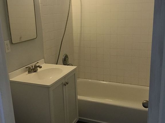 5th image of 416 E Oak St APT A