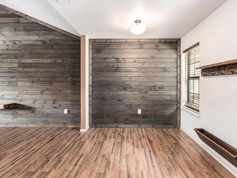 408 Breezing Ln — Photo 15