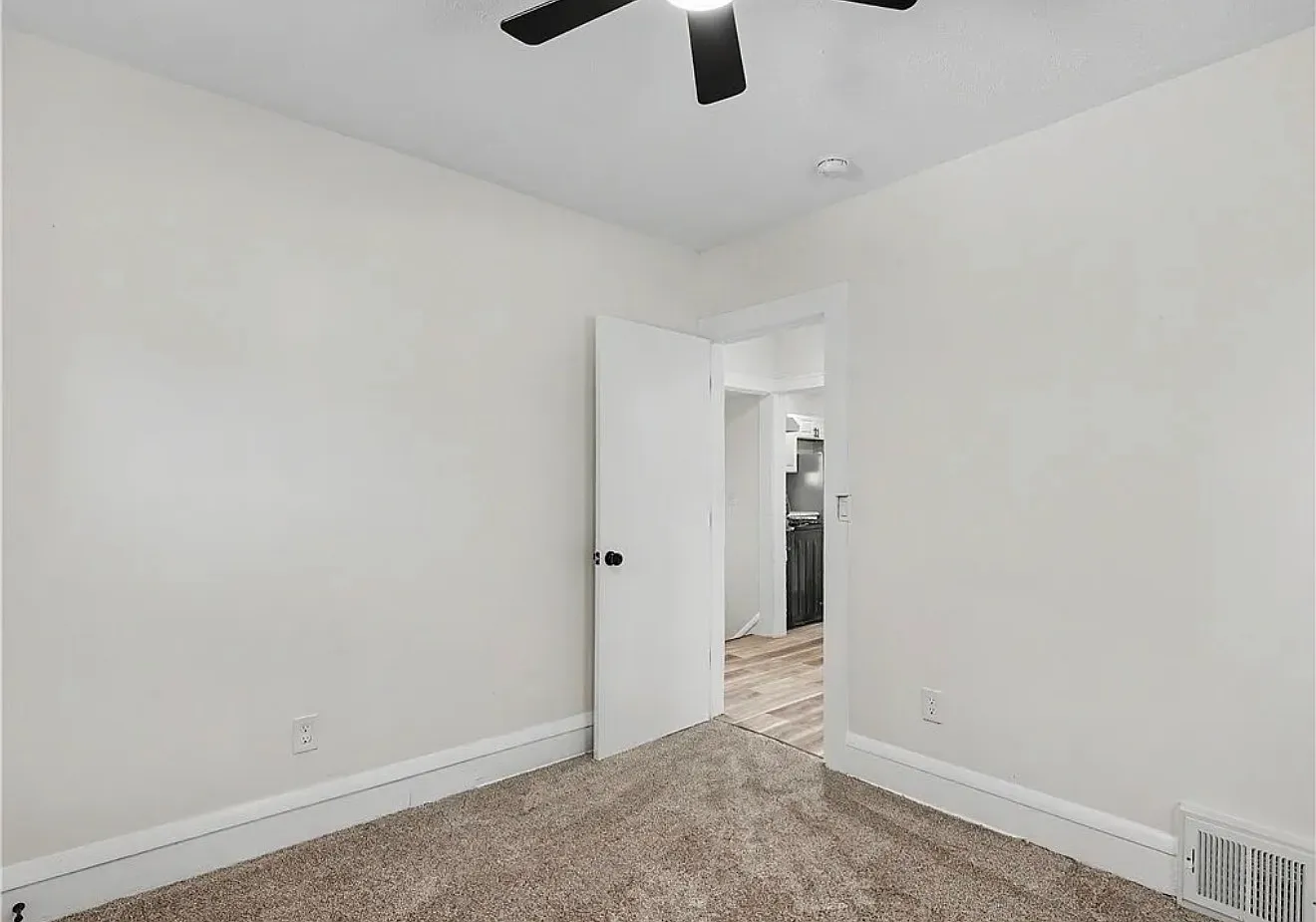 4 bed, 1298 sqft, $1,450 — Photo 2