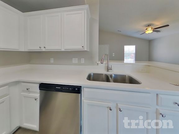 5th image of 15228 Pangborn Pl